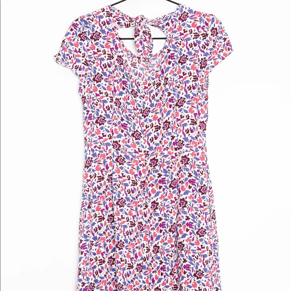 Super cute and flattering floral mini dress